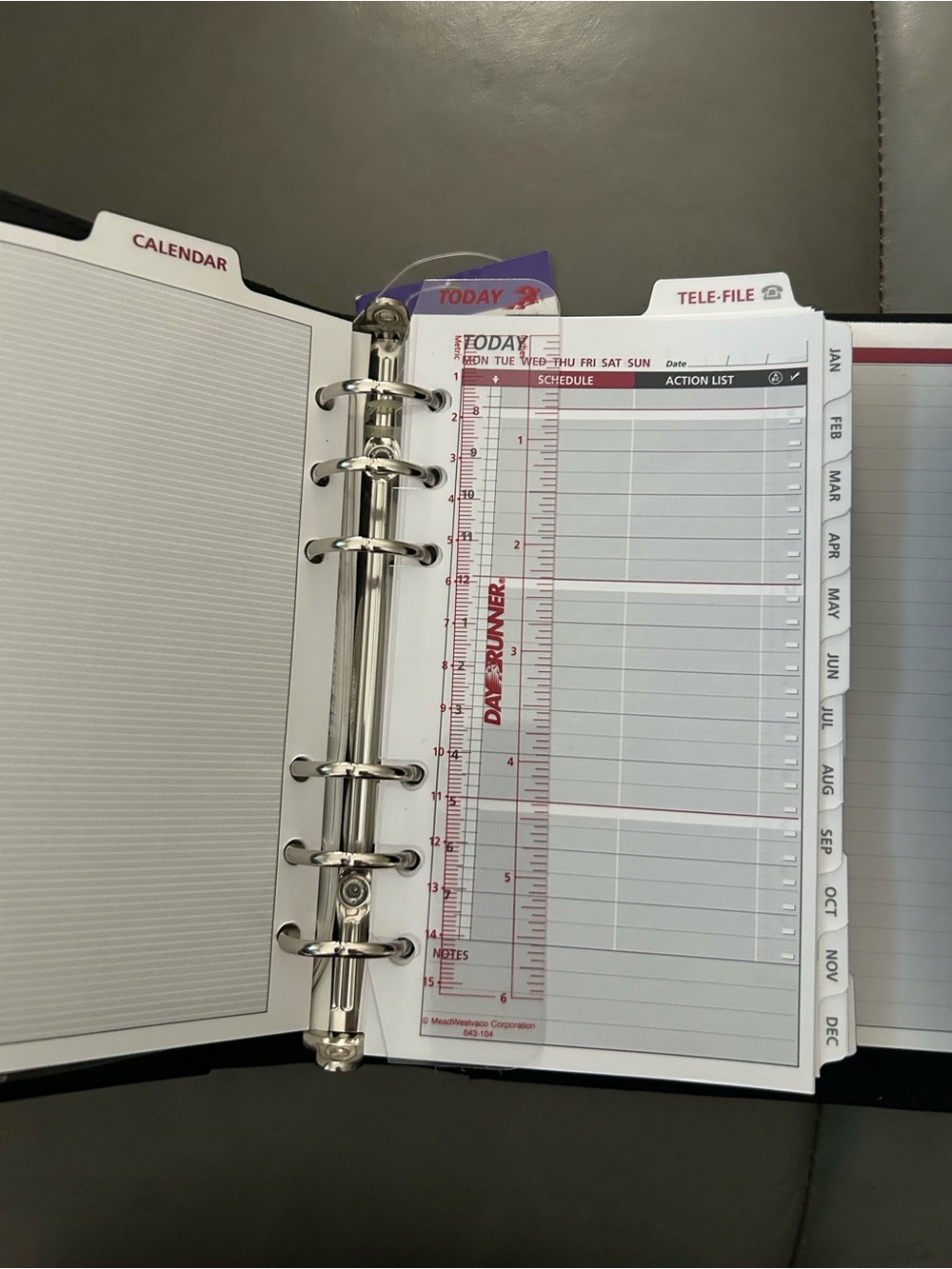 Vintage Day Runner planner undated Black and White. - Picture 4 of 6